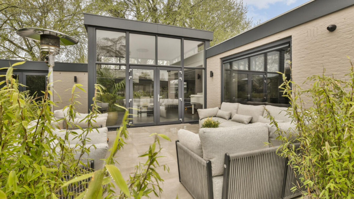 Profiter de son jardin en toutes saisons grâce à une véranda : conseils pour un espace agréable toute l’année